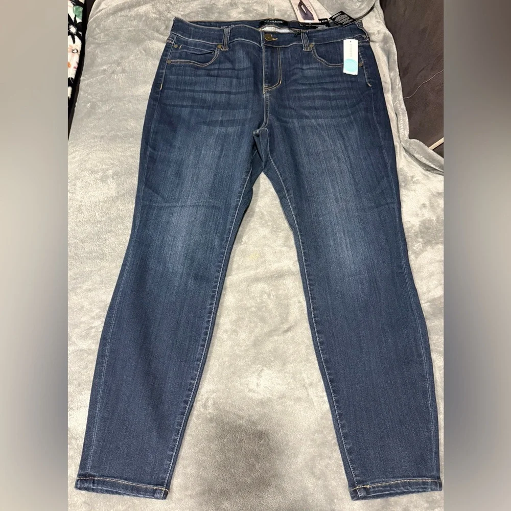 ~NWT Liverpool High Rise Ankle Skinny Jeans